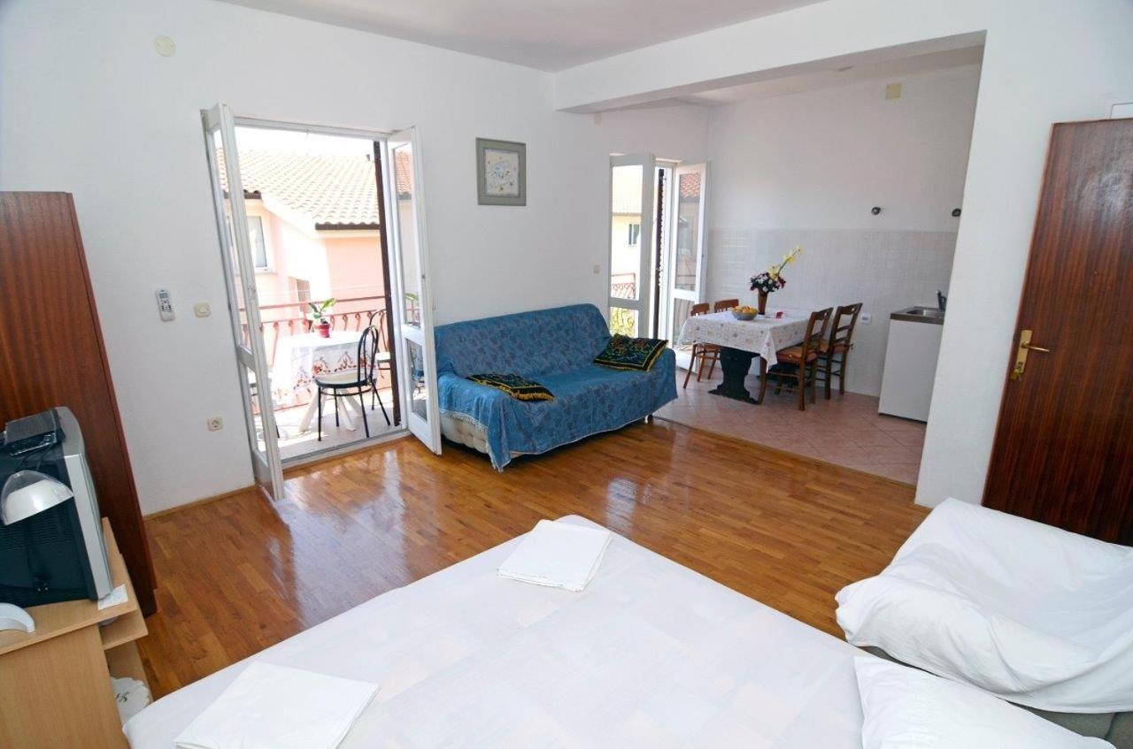 Apartments With A Parking Space Makarska - 12211 Exterior photo