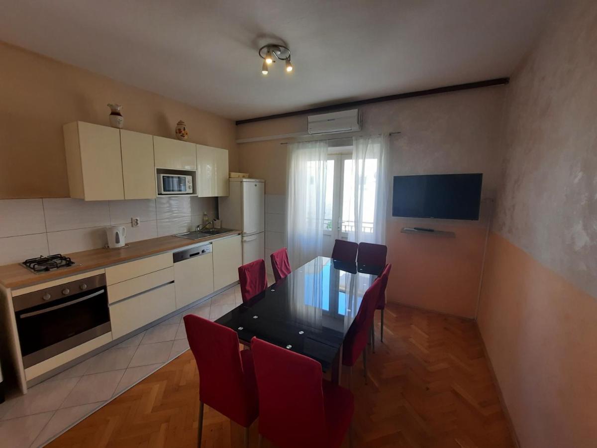 Apartments With A Parking Space Makarska - 12211 Exterior photo